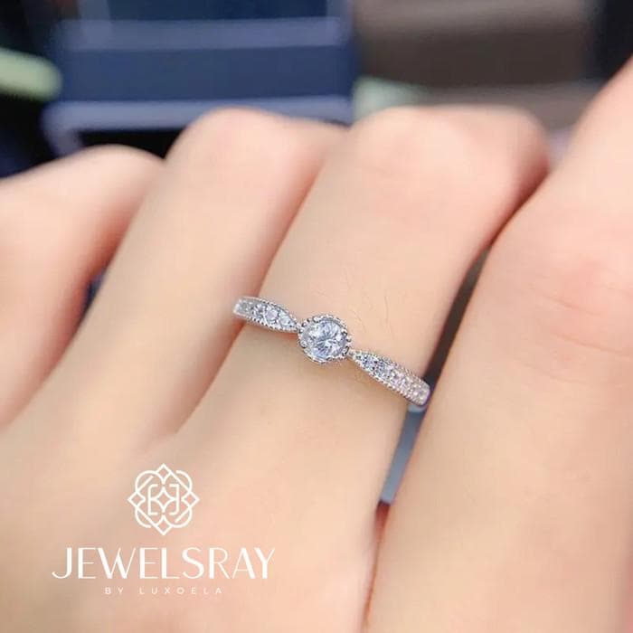Cincin Kawin Petite Halo Moissanite Ring Adjustable Diamond Look Lamar
